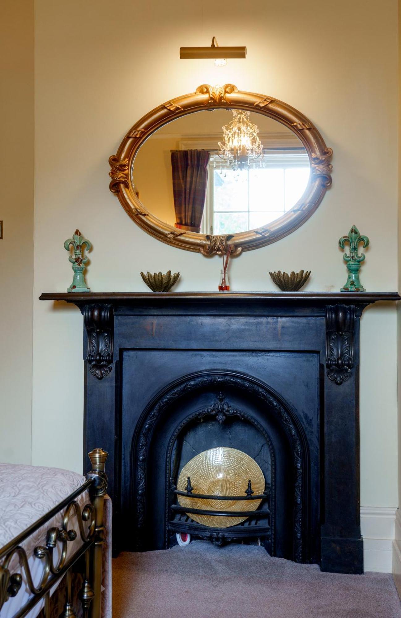 Harrisons Hall Bed & Breakfast Hotel โมลด์ ภายนอก รูปภาพ