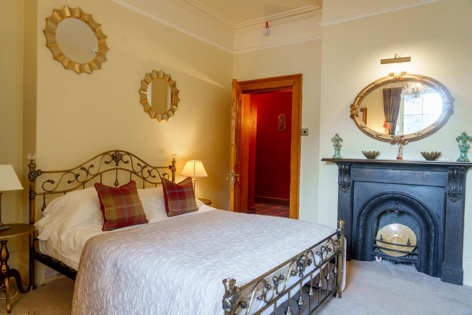 Harrisons Hall Bed & Breakfast Hotel โมลด์ ภายนอก รูปภาพ