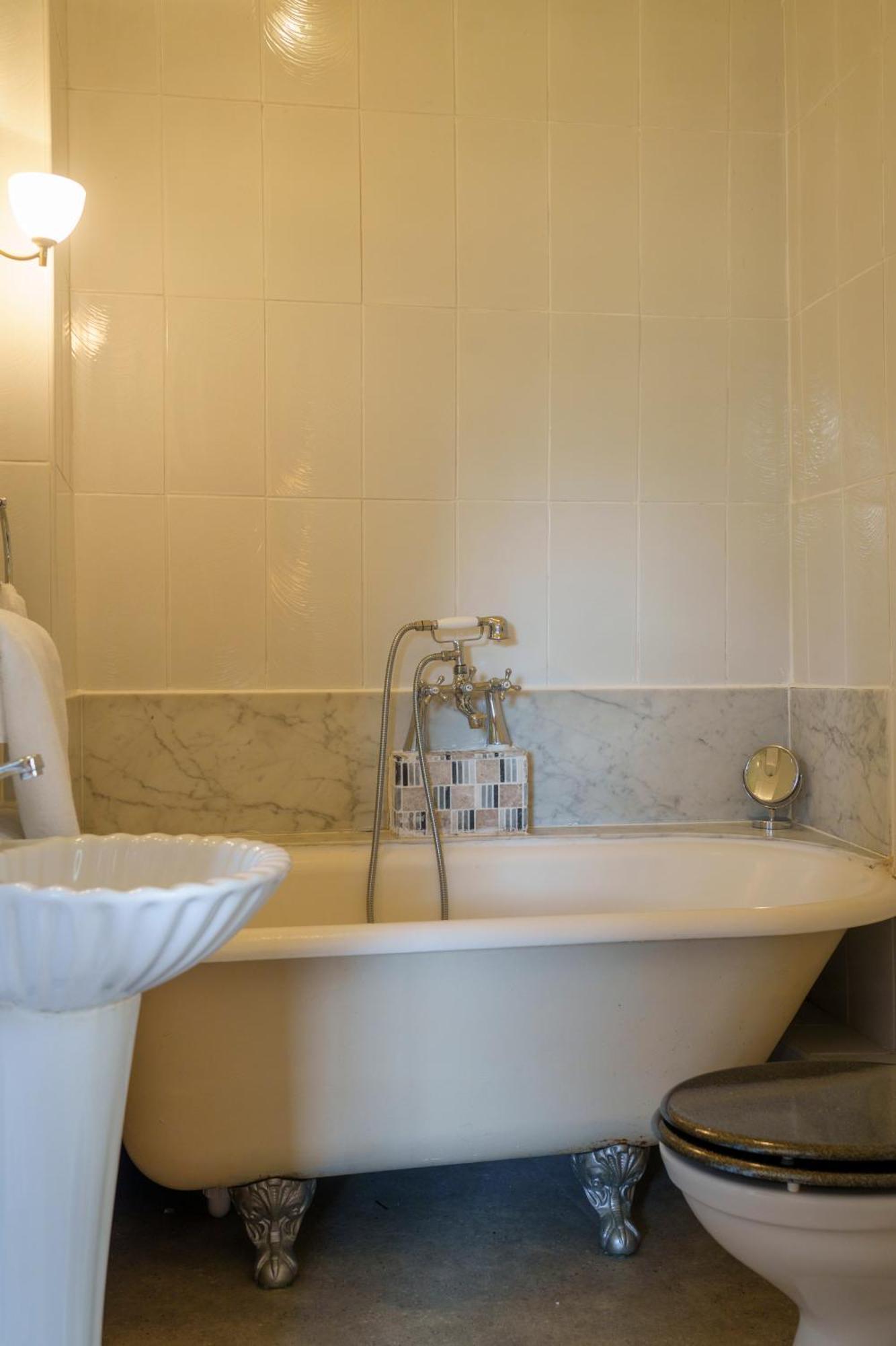 Harrisons Hall Bed & Breakfast Hotel โมลด์ ภายนอก รูปภาพ