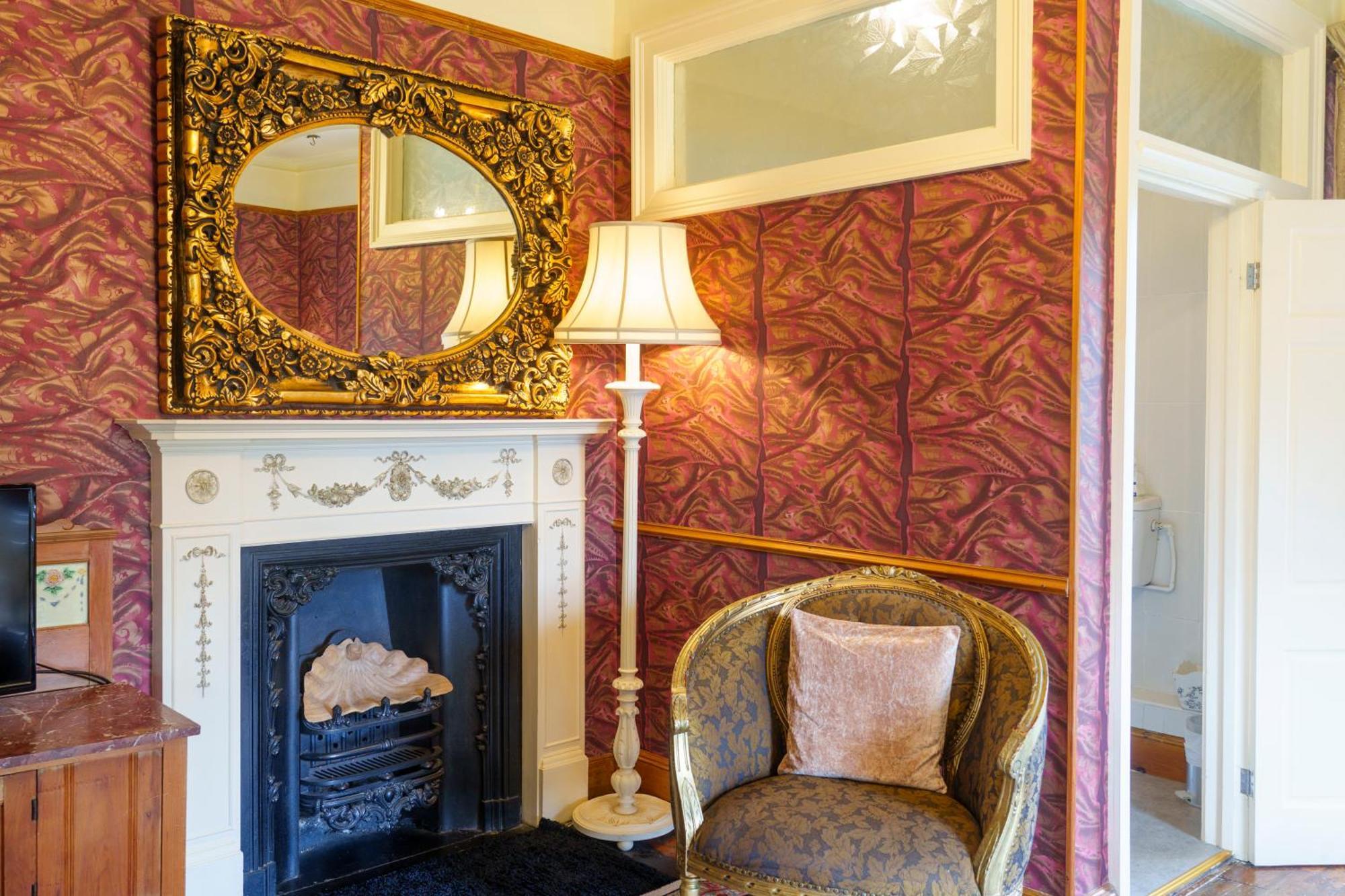 Harrisons Hall Bed & Breakfast Hotel โมลด์ ภายนอก รูปภาพ