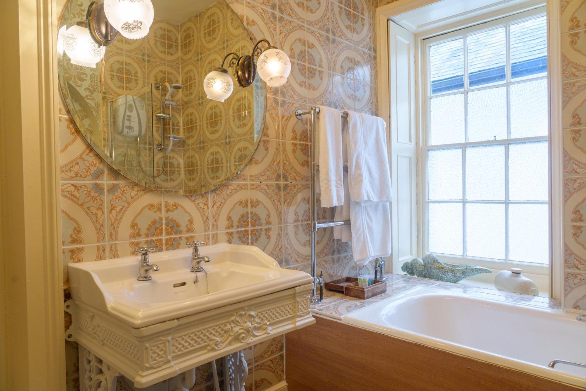 Harrisons Hall Bed & Breakfast Hotel โมลด์ ภายนอก รูปภาพ